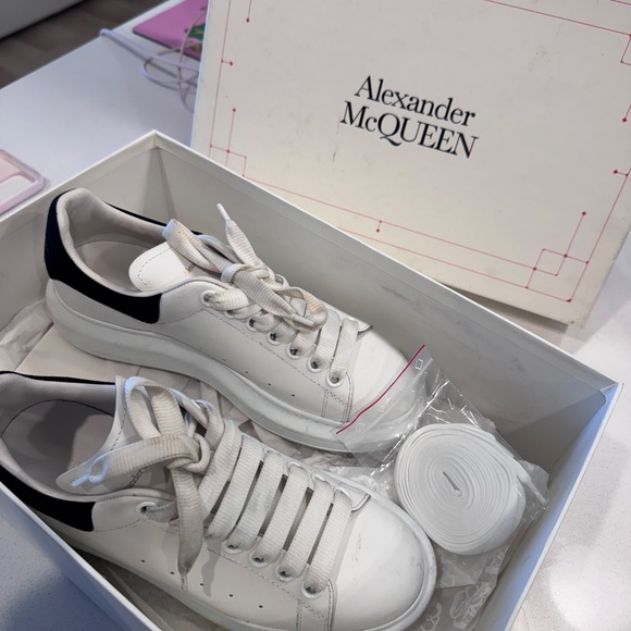 Alexander Mcqueen - Picture 2 of 2